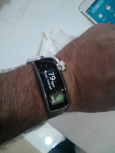 Here testing the Samsung band at the MWC